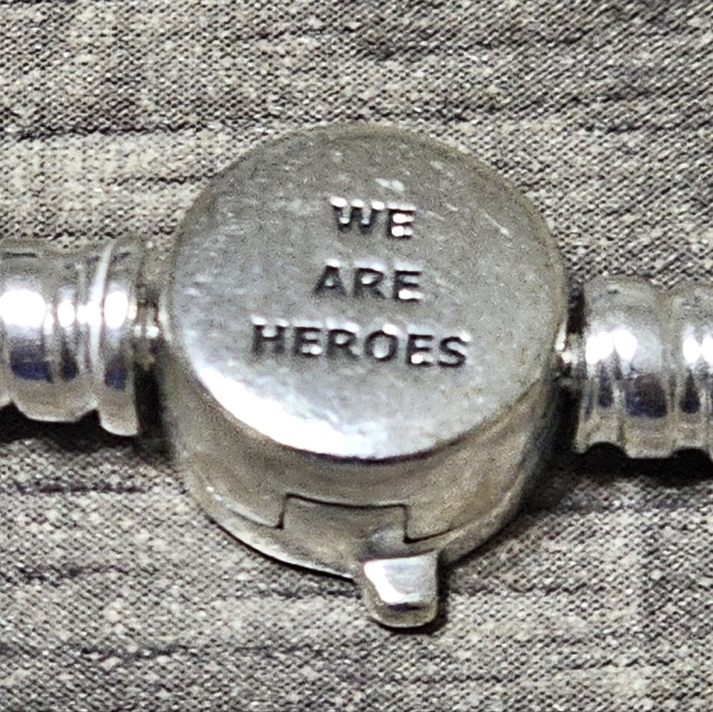 Authentic Pandora Moments Marvel The Avengers Logo Clasp Snake Chain Bracelet - Picture 5 of 6